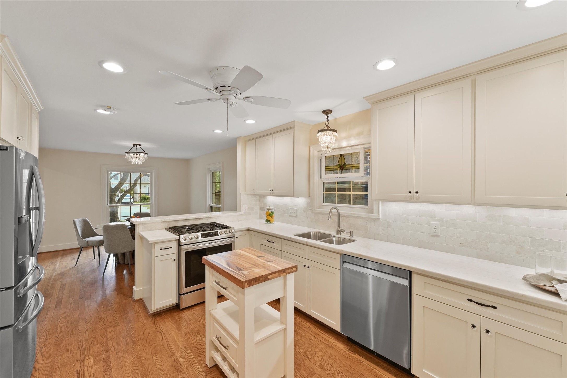 Houston, Texas, 77098, United States, 4 Bedrooms Bedrooms, ,3 BathroomsBathrooms,Residential,For Sale,1849848