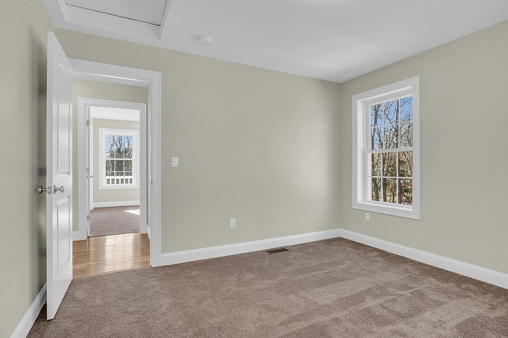 Leominster, Massachusetts, 01453, United States, 3 Bedrooms Bedrooms, ,2 BathroomsBathrooms,Residential,For Sale,1826440
