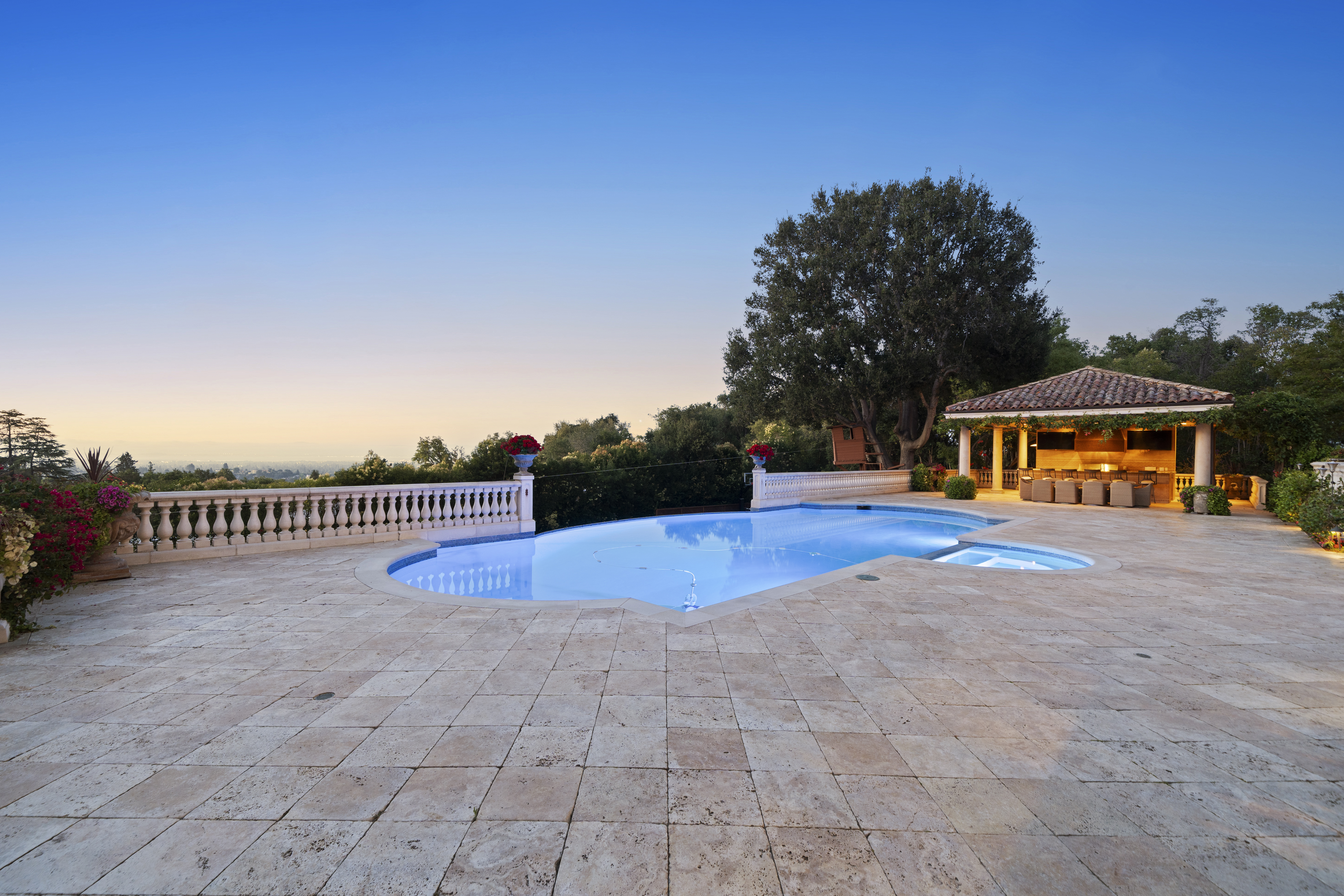  An Entertainer’s Estate with Exceptional Bay Views - 物件實景