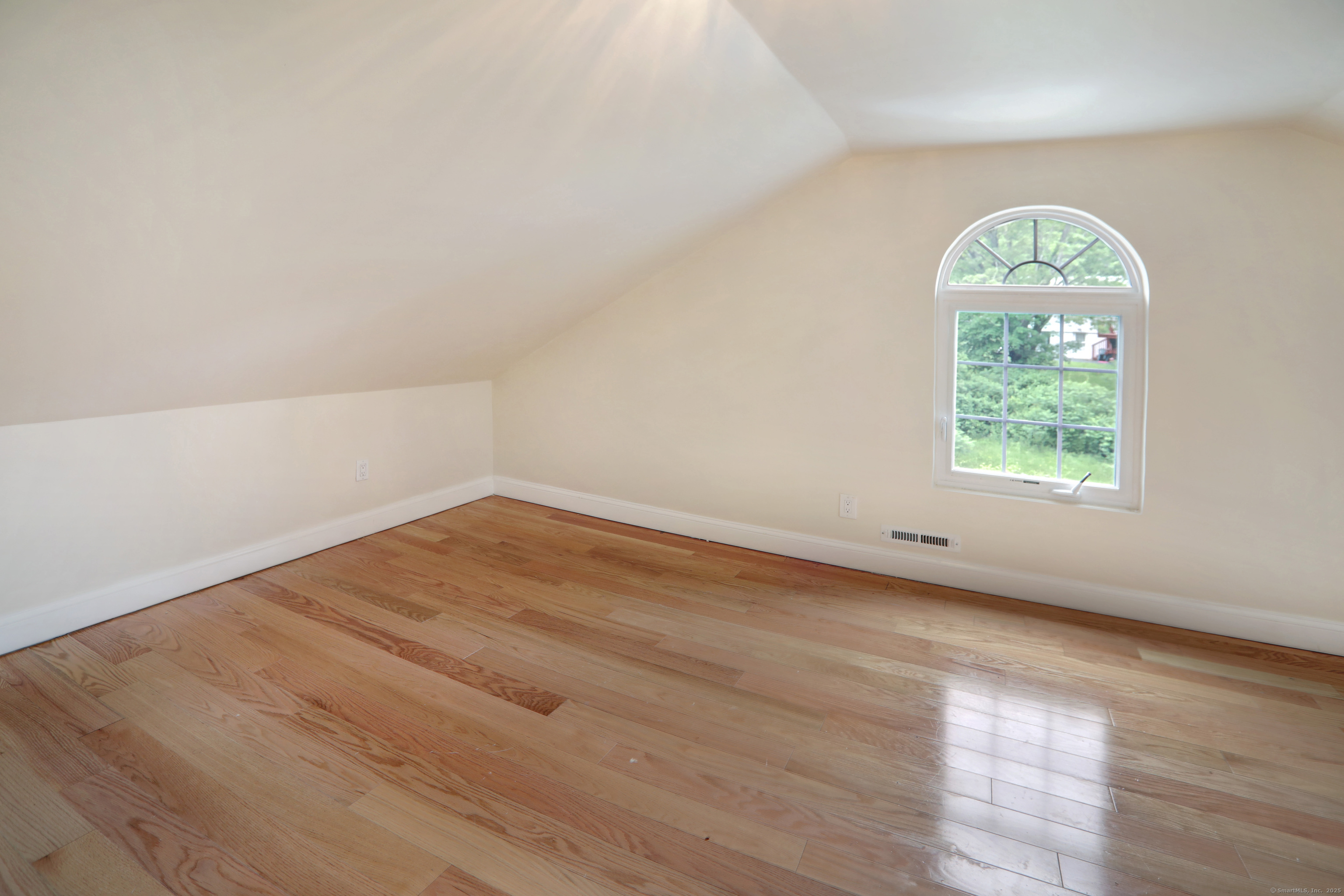 Hamden, Connecticut, 06518, United States, 9 Bedrooms Bedrooms, ,3 BathroomsBathrooms,Residential,For Sale,1940176