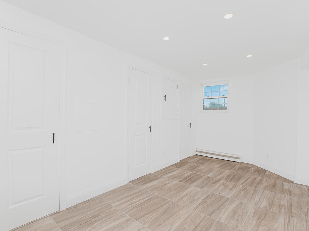 Yonkers, New York, 10701, United States, 6 Bedrooms Bedrooms, ,3 BathroomsBathrooms,Residential,For Sale,1904249