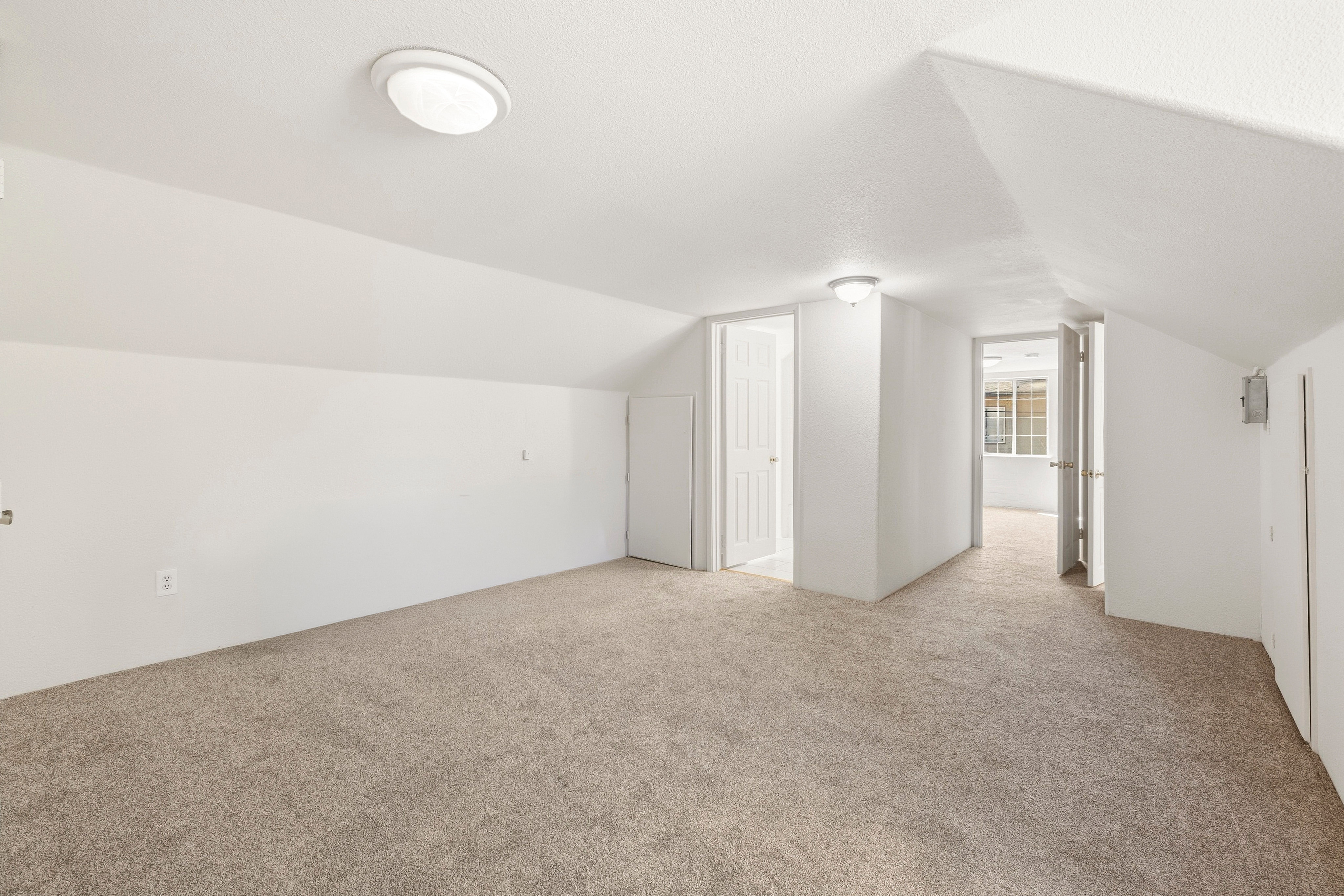  1241 Arcade Boulevard, Sacramento, CA 95815 - 物件實景