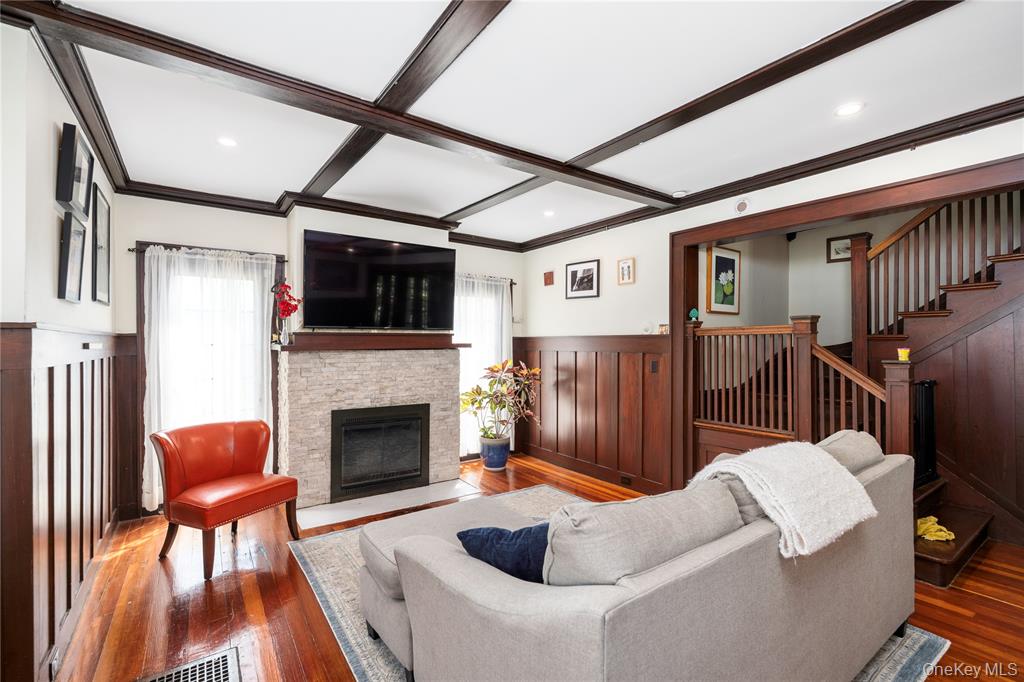 Poughkeepsie, New York, 12601, United States, 4 Bedrooms Bedrooms, ,4 BathroomsBathrooms,Residential,For Sale,2048536