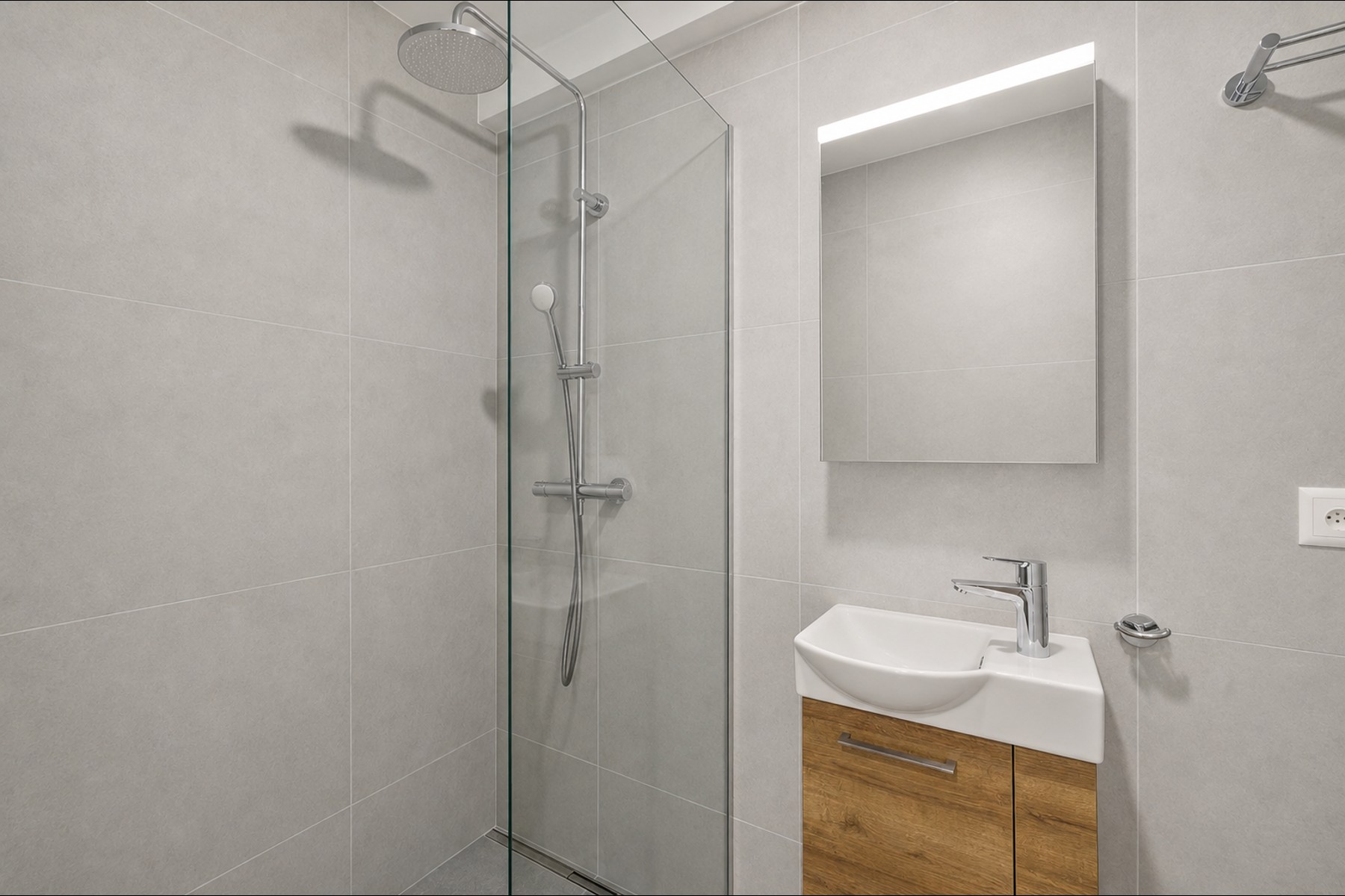  Stunning, renovated 4.5-room apartment with a terrace and garden in Brent / Mont - 物件實景