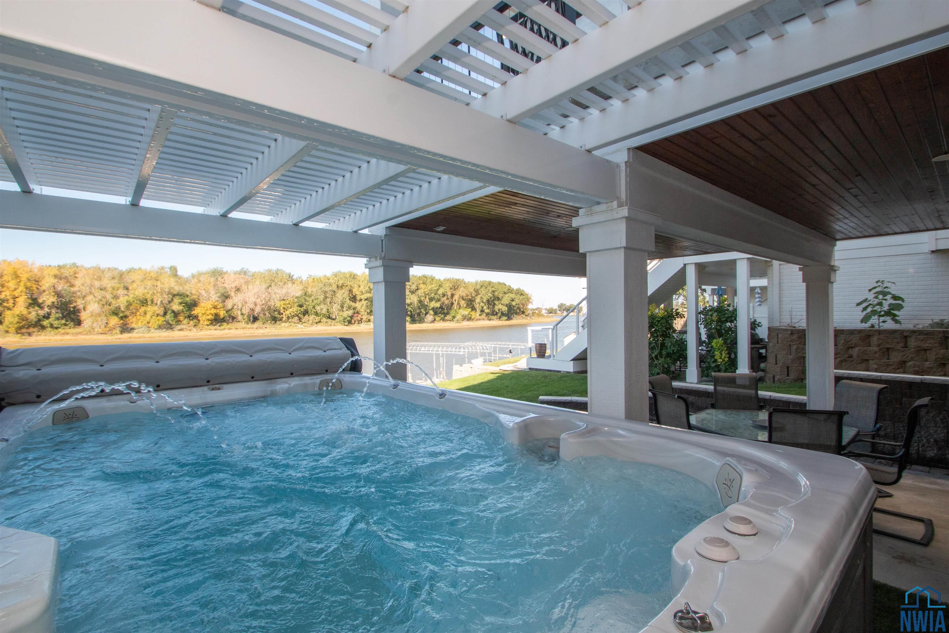 McCook Lake, South Dakota, 57049, United States, 3 Bedrooms Bedrooms, ,4 BathroomsBathrooms,Residential,For Sale,1974954