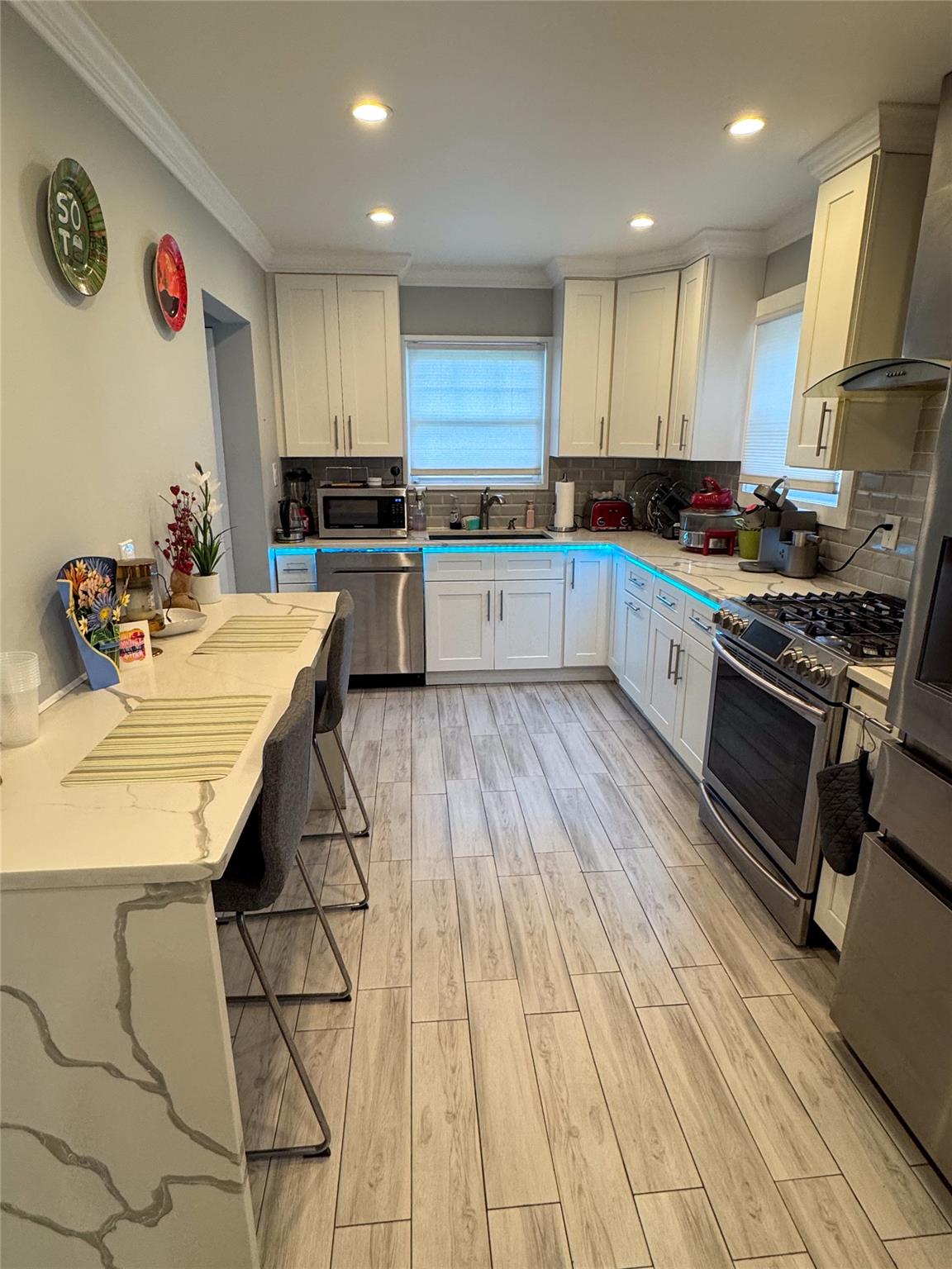 Lindenhurst, New York, 11757, United States, 3 Bedrooms Bedrooms, ,2 BathroomsBathrooms,Residential,For Sale,1921759