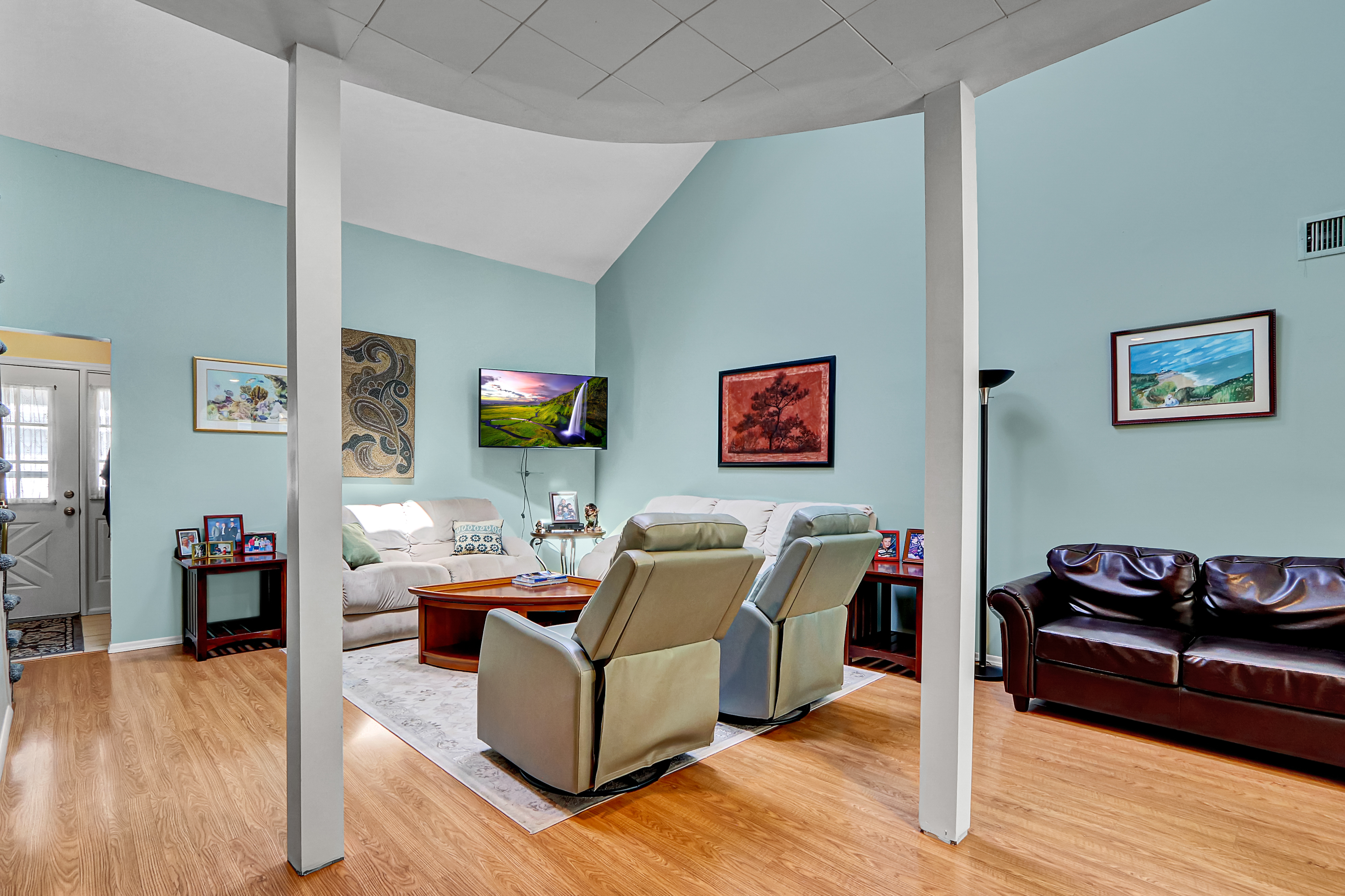 North Babylon, New York, 11703, United States, 2 Bedrooms Bedrooms, ,2 BathroomsBathrooms,Residential,For Sale,1943160