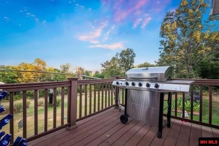 Mountain Home, Arkansas, 72653, United States, 5 Bedrooms Bedrooms, ,4 BathroomsBathrooms,Residential,For Sale,2031508
