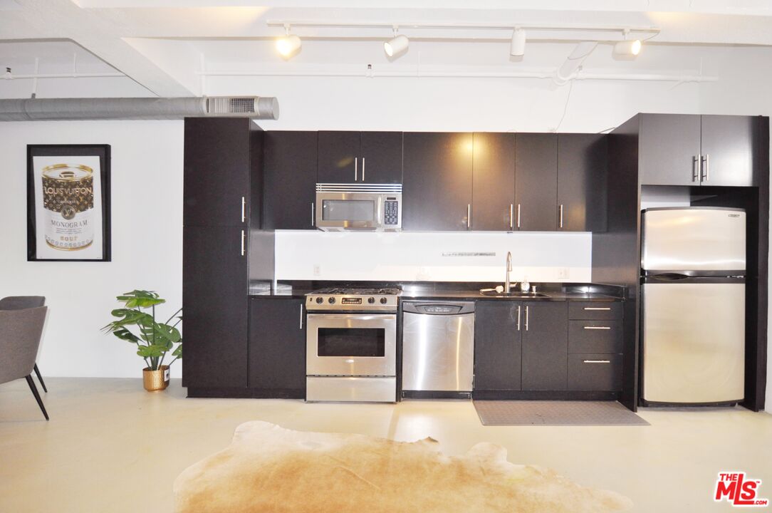 Los Angeles, California, 90014, United States, 1 Bedroom Bedrooms, ,1 BathroomBathrooms,Residential,For Sale,1777203