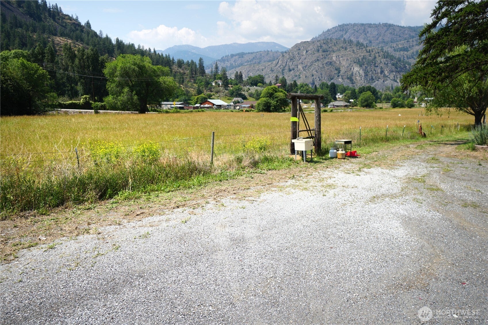 Loomis, Washington, 98827, United States, 4 Bedrooms Bedrooms, ,1 BathroomBathrooms,Residential,For Sale,2002201