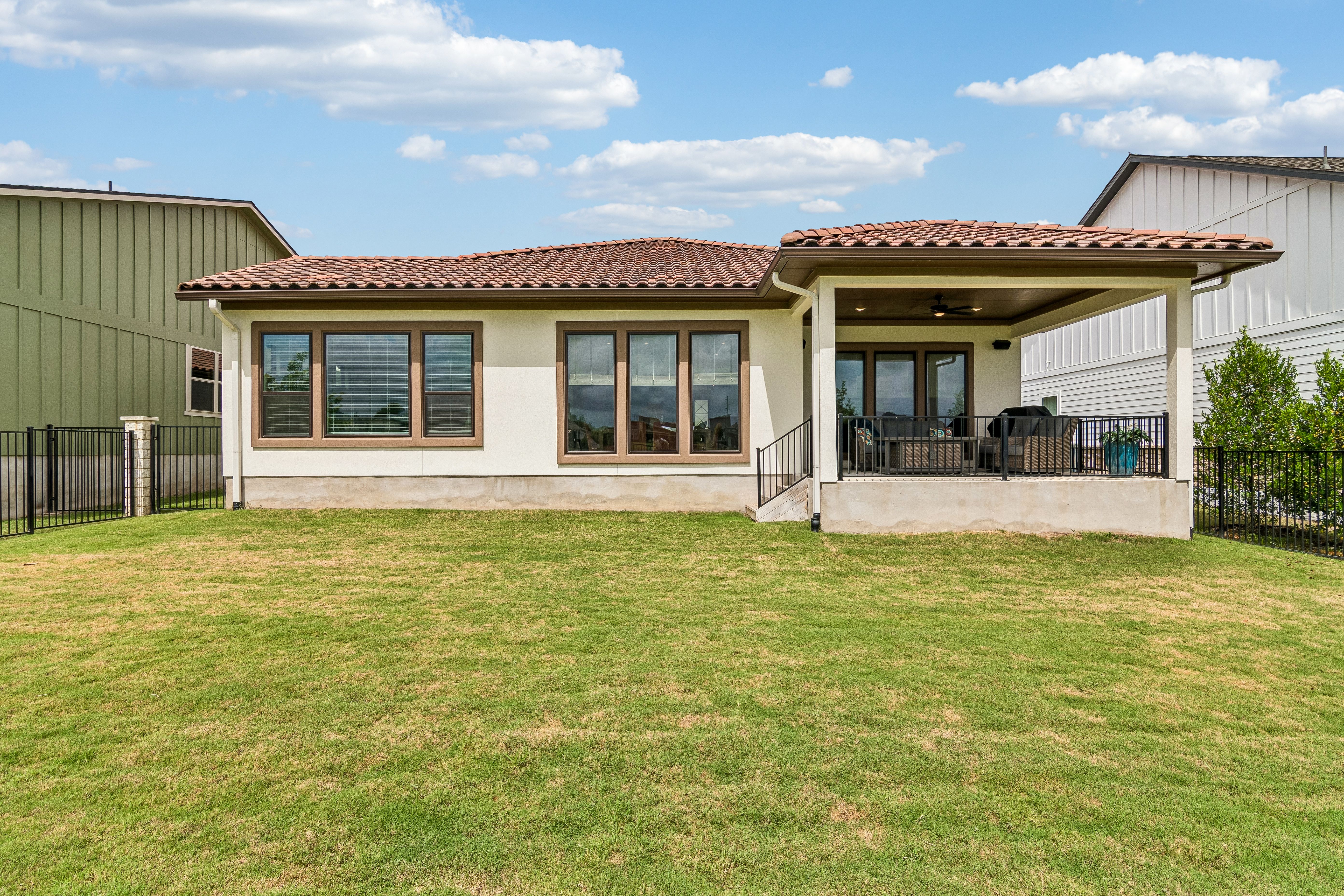  Model-Perfect with Golf Course Views - 物件實景