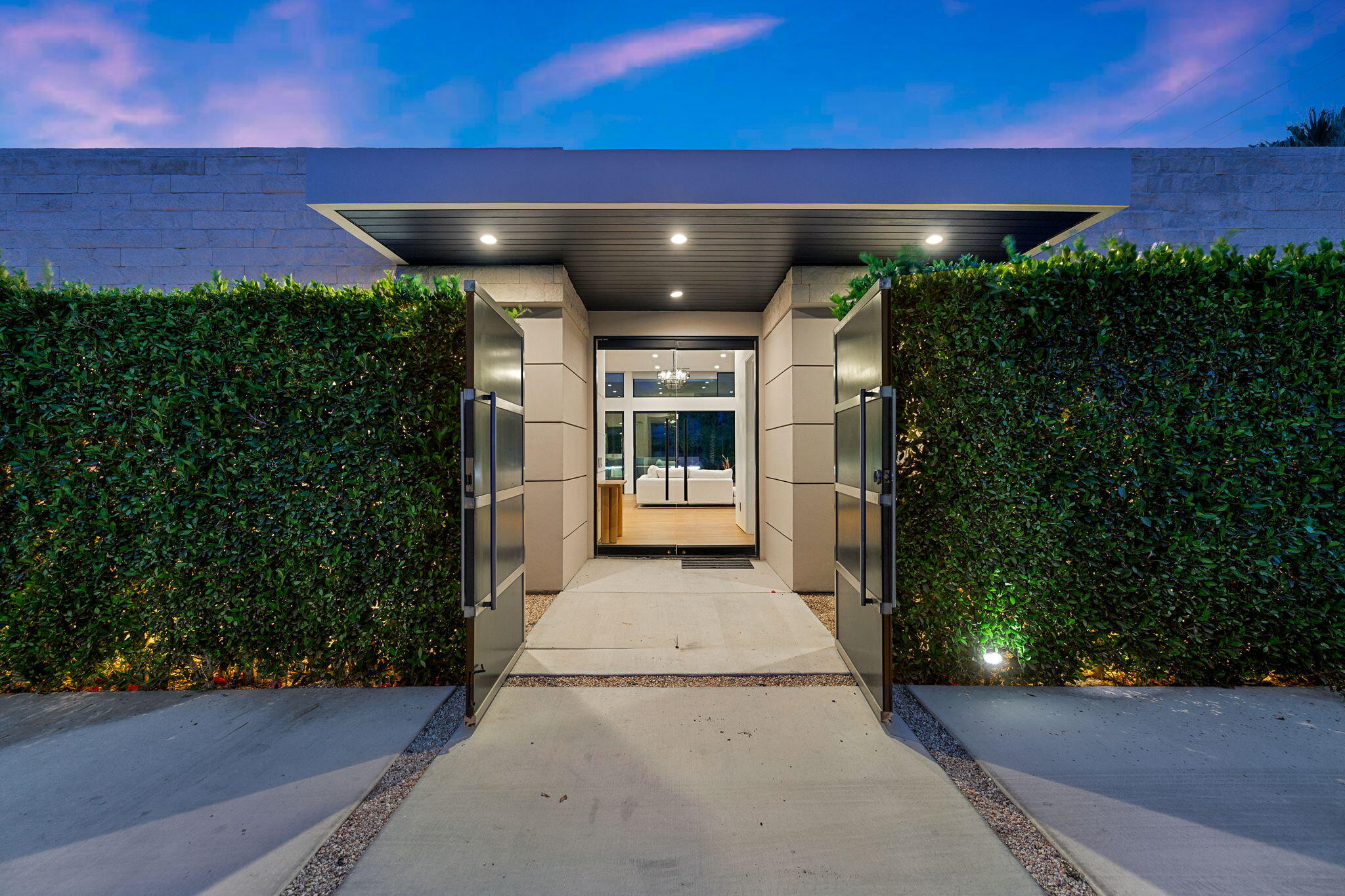 Palm Springs, California, 92262, United States, 5 Bedrooms Bedrooms, ,4 BathroomsBathrooms,Residential,For Sale,1805387