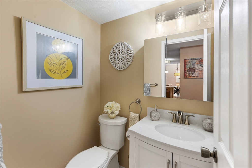 Lynnfield, Massachusetts, 01940, United States, 2 Bedrooms Bedrooms, ,3 BathroomsBathrooms,Residential,For Sale,1979659