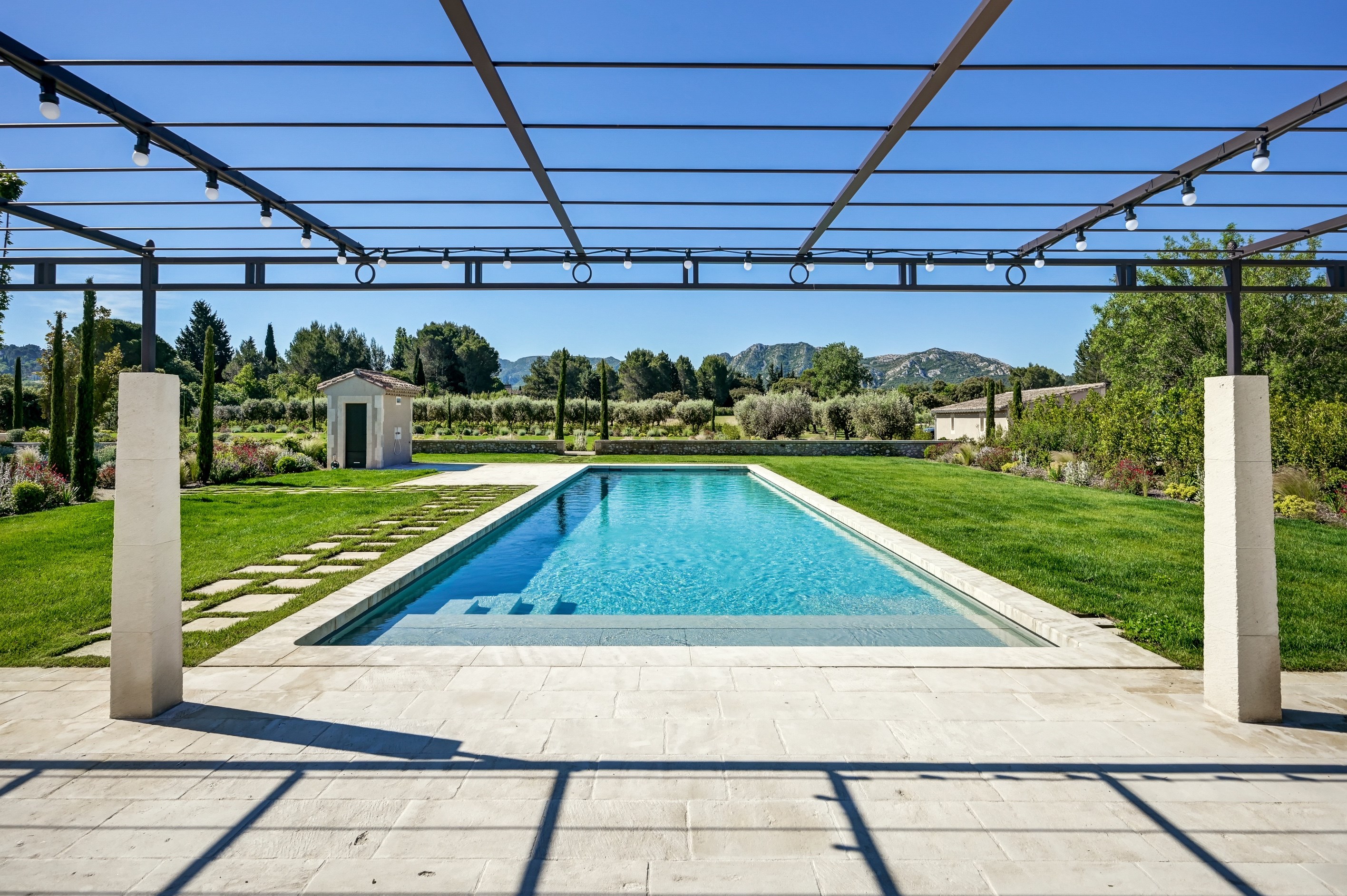  Renovated stone farmhouse with stunning views of the Alpilles, tennis court and… - 物件實景