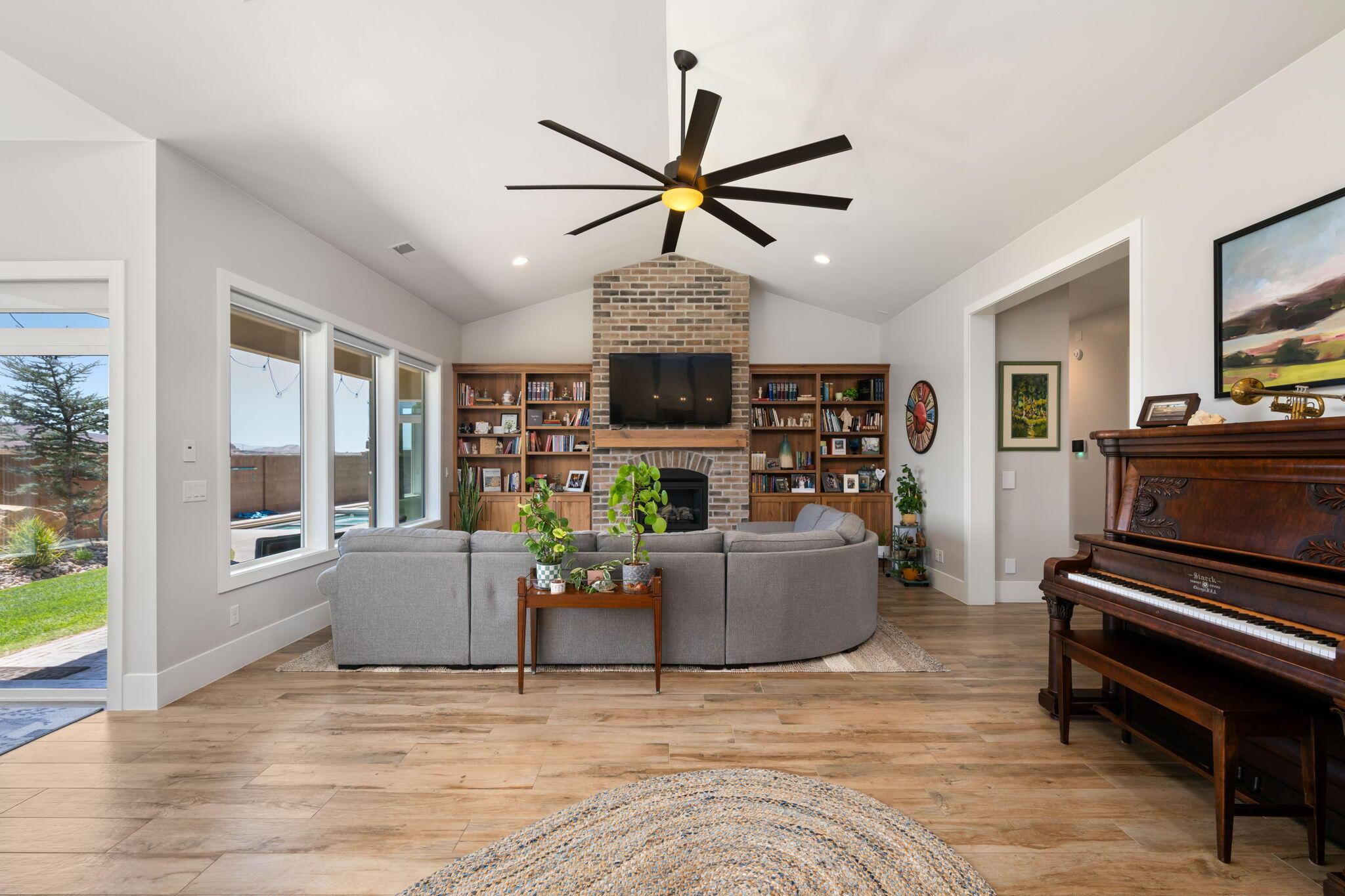 Hurricane, Utah, 84737, United States, 6 Bedrooms Bedrooms, ,6 BathroomsBathrooms,Residential,For Sale,1977381