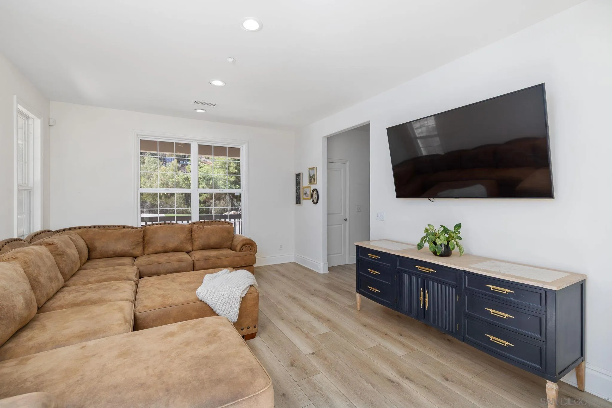 El Cajon, California, 92021, United States, 3 Bedrooms Bedrooms, ,3 BathroomsBathrooms,Residential,For Sale,1942196