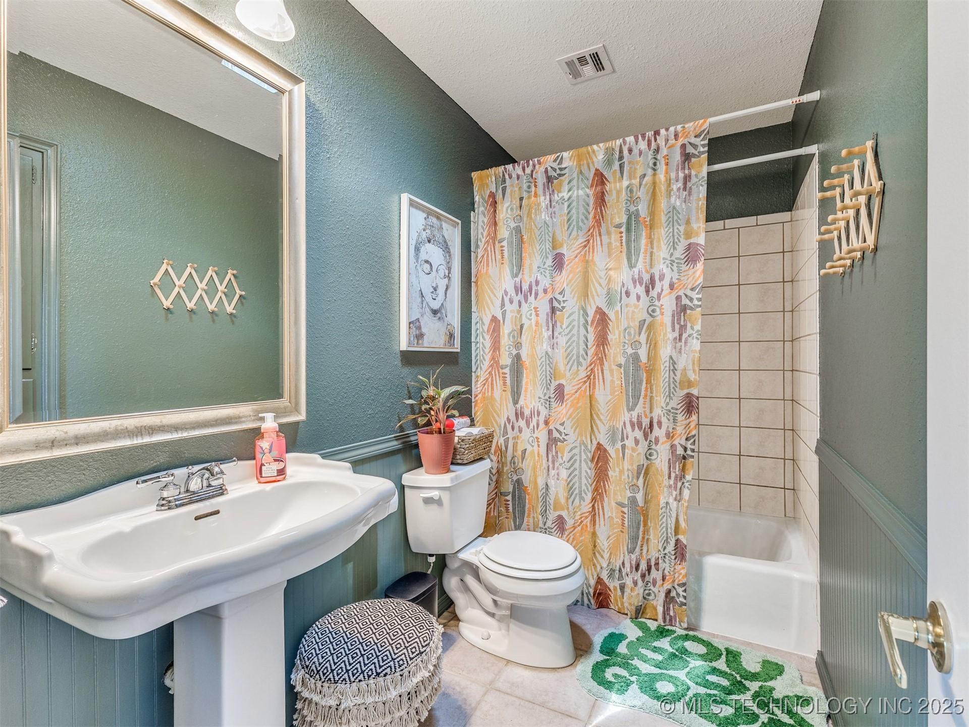 Mannford, Oklahoma, 74044, United States, 4 Bedrooms Bedrooms, ,3 BathroomsBathrooms,Residential,For Sale,1974696