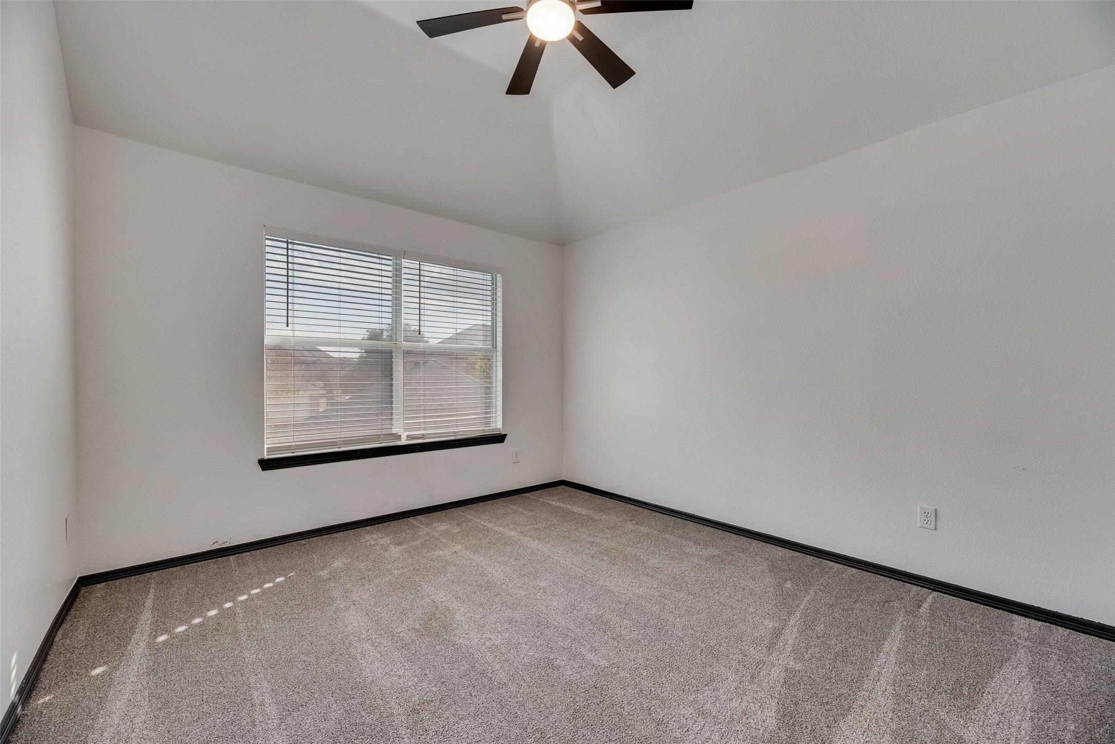 Keller, Texas, 76248, United States, 4 Bedrooms Bedrooms, ,3 BathroomsBathrooms,Residential,For Sale,1977513