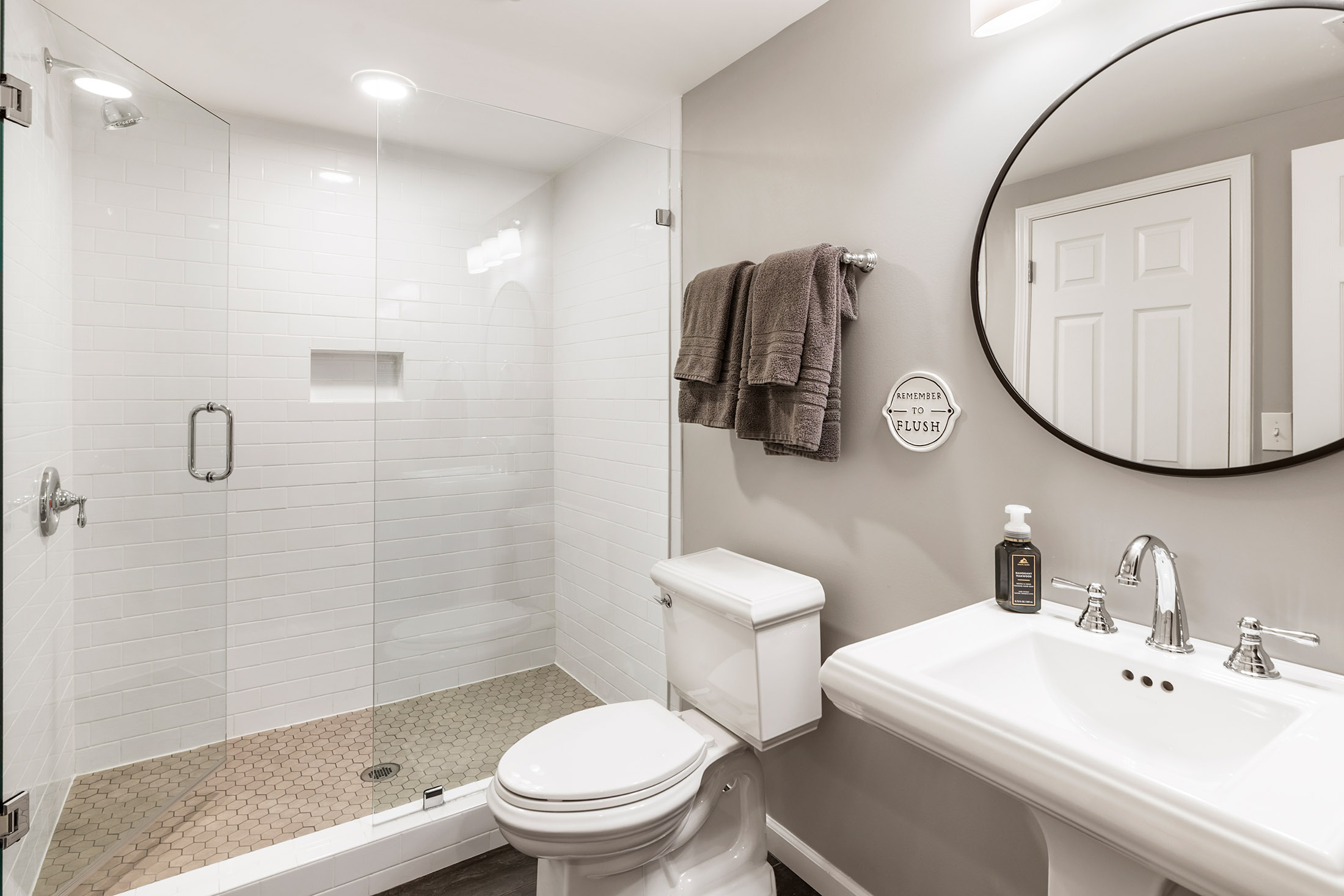  Completely Renovated Home in Desirable Location - 物件實景