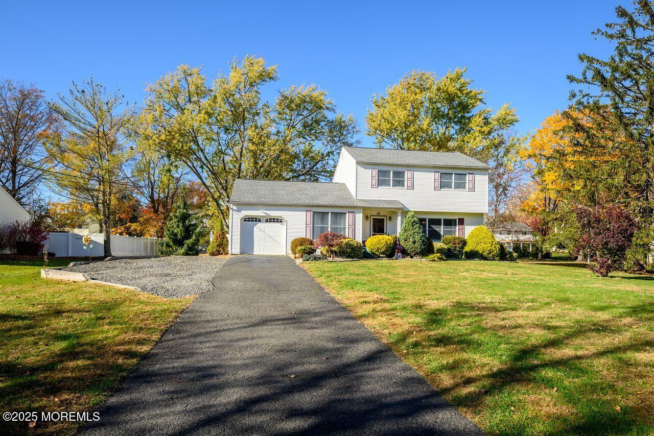 Manalapan, New Jersey, 07726, United States, 4 Bedrooms Bedrooms, ,2 BathroomsBathrooms,Residential,For Sale,1988076