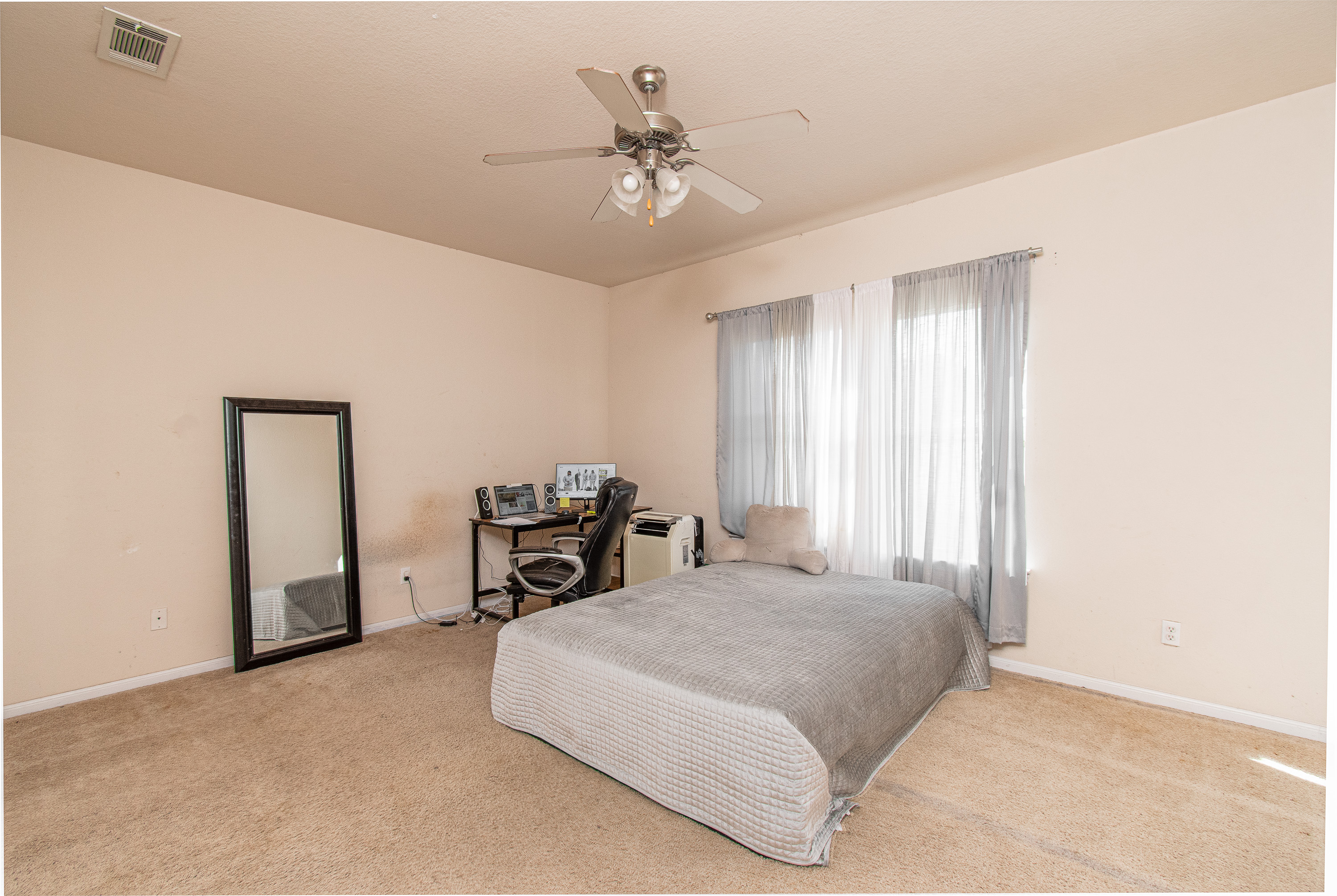  Spacious Two Storh Home  Great Layout  Value Priced Home - 物件實景