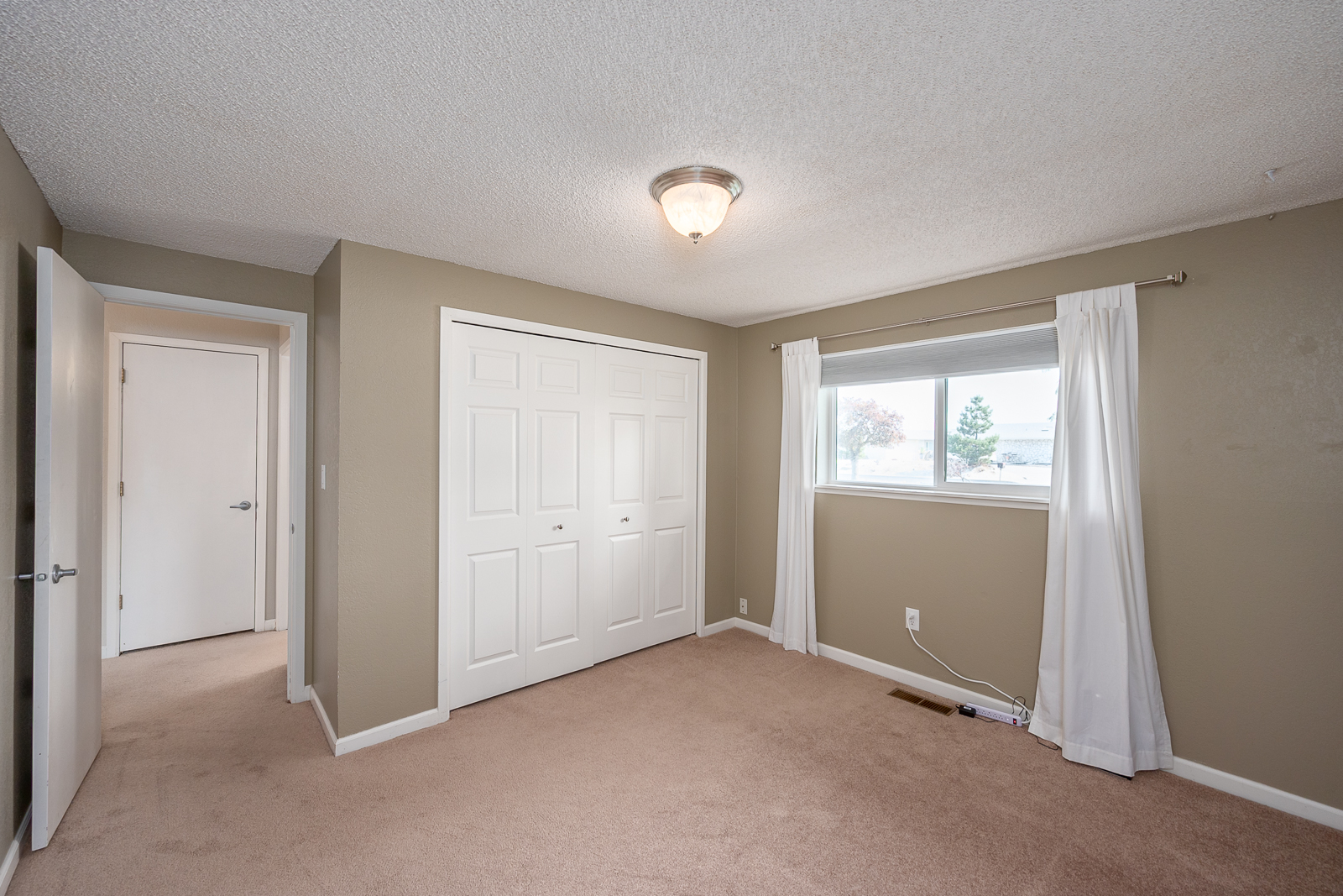 Moses Lake, Washington, 98837, United States, 3 Bedrooms Bedrooms, ,2 BathroomsBathrooms,Residential,For Sale,1915688