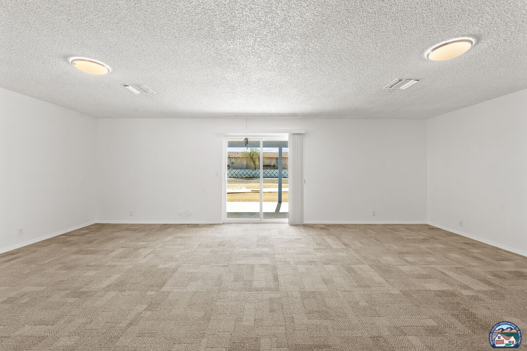 El Centro, California, 92243, United States, 3 Bedrooms Bedrooms, ,2 BathroomsBathrooms,Residential,For Sale,1939319