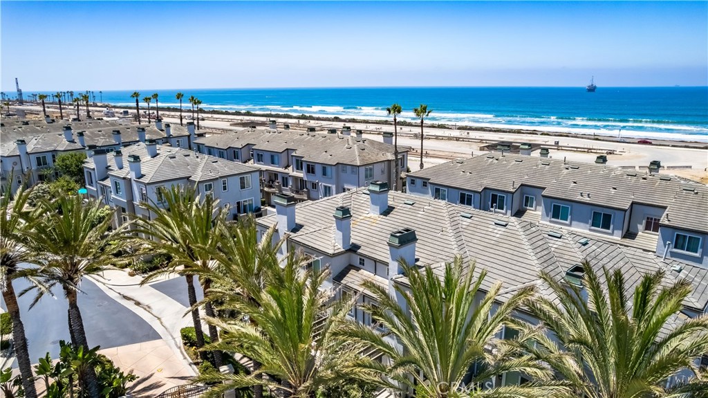 Huntington Beach, California, 92648, United States, 2 Bedrooms Bedrooms, ,3 BathroomsBathrooms,Residential,For Sale,1992033