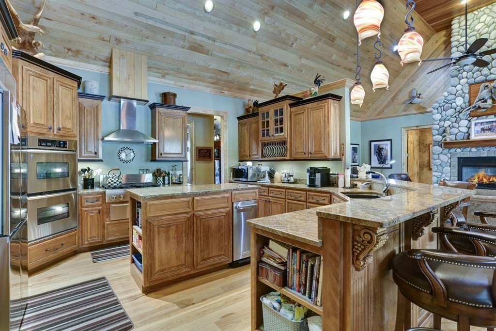 Hayesville, North Carolina, 28904, United States, 4 Bedrooms Bedrooms, ,4 BathroomsBathrooms,Residential,For Sale,1879650