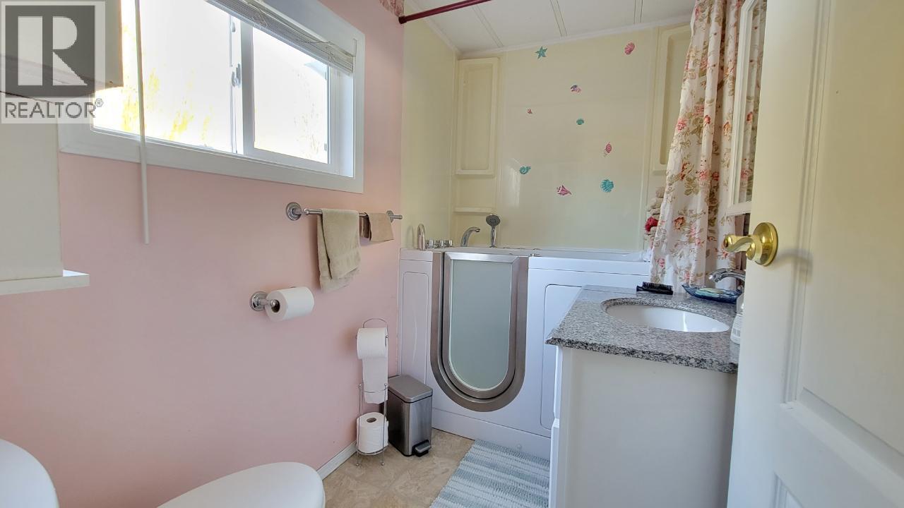 KAMLOOPS, British Columbia, V2H 1S7, CA, 4 Bedrooms Bedrooms, ,3 BathroomsBathrooms,Residential,For Sale,1949543