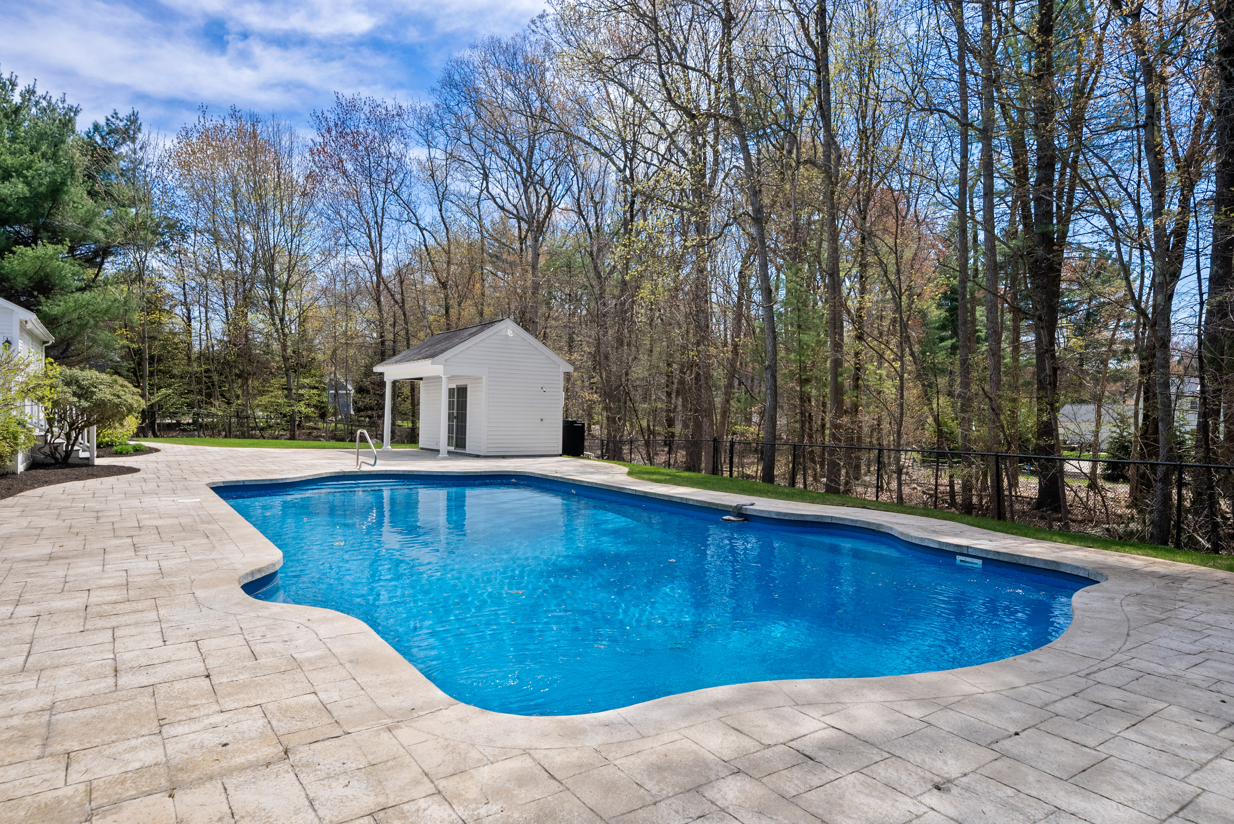  16 Foxhunt Trail, Walpole, MA, 02181 - 物件實景
