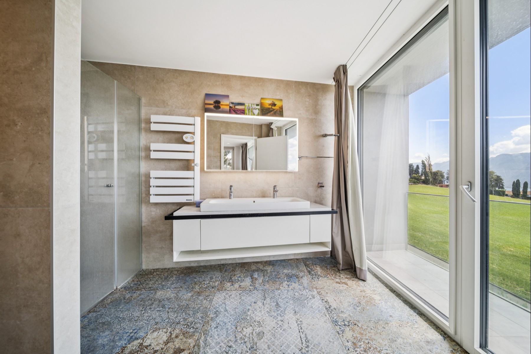  Panoramic view from this contemporary villa - 物件實景
