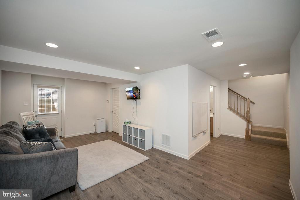 Fredericksburg, Virginia, 22407, United States, 4 Bedrooms Bedrooms, ,4 BathroomsBathrooms,Residential,For Sale,2049321
