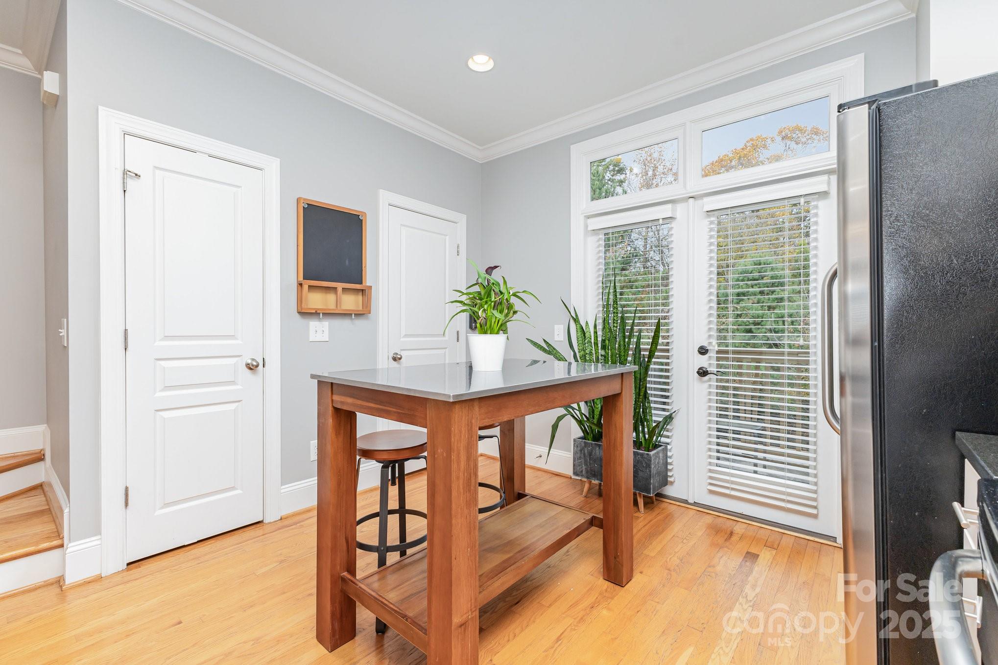 Charlotte, North Carolina, 28207, United States, 2 Bedrooms Bedrooms, ,3 BathroomsBathrooms,Residential,For Sale,1997449