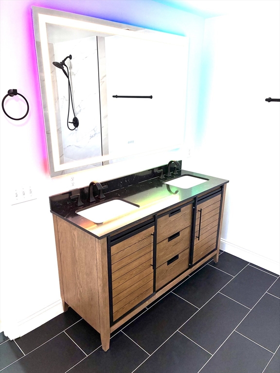 Groveland, Massachusetts, 01834, United States, 4 Bedrooms Bedrooms, ,4 BathroomsBathrooms,Residential,For Sale,1989595