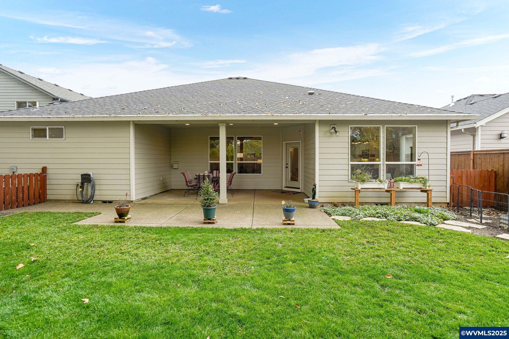 Dallas, Oregon, 97338, United States, 4 Bedrooms Bedrooms, ,2 BathroomsBathrooms,Residential,For Sale,1991904