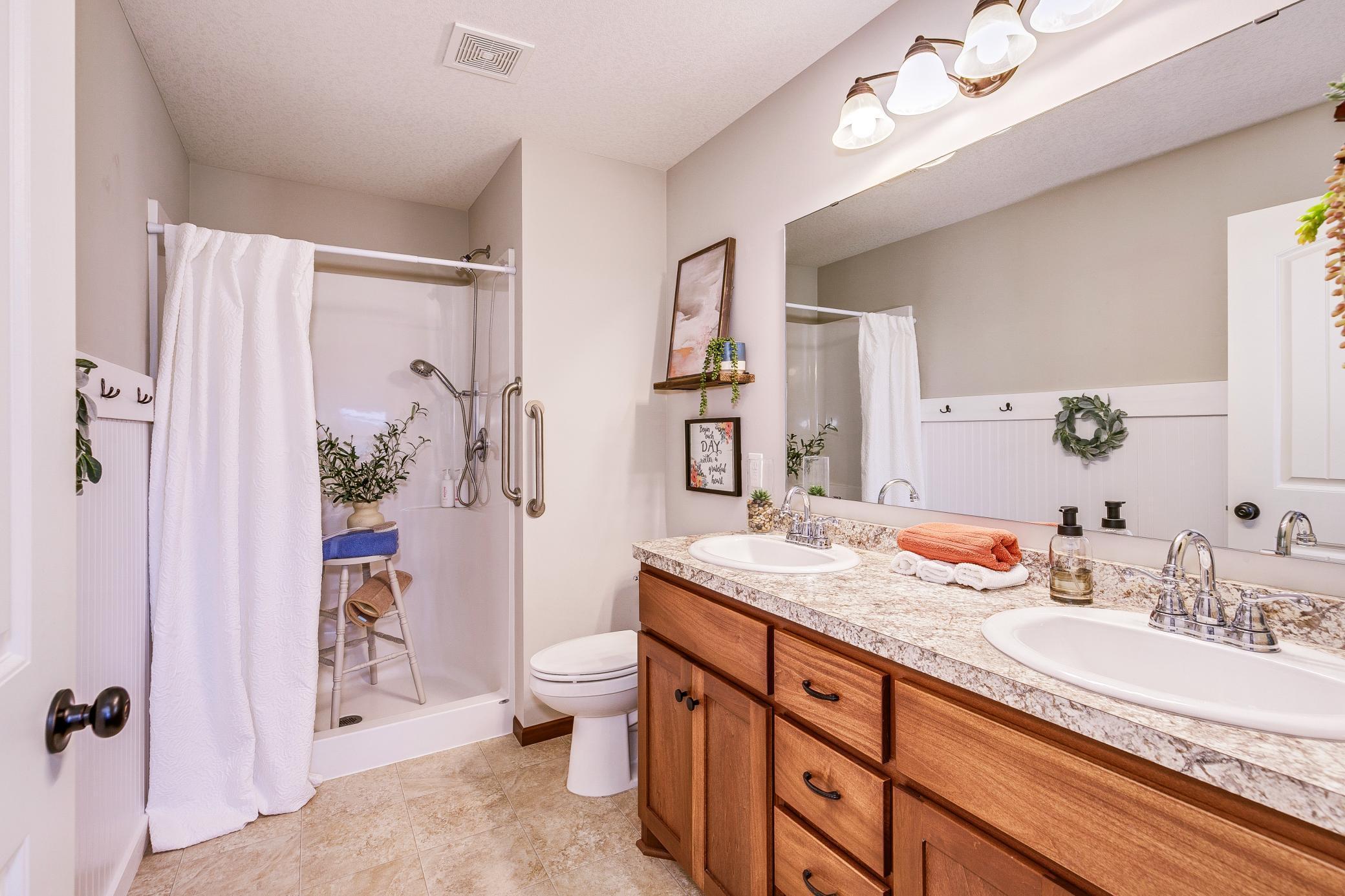 Blaine, Minnesota, 55434, United States, 3 Bedrooms Bedrooms, ,2 BathroomsBathrooms,Residential,For Sale,1933012
