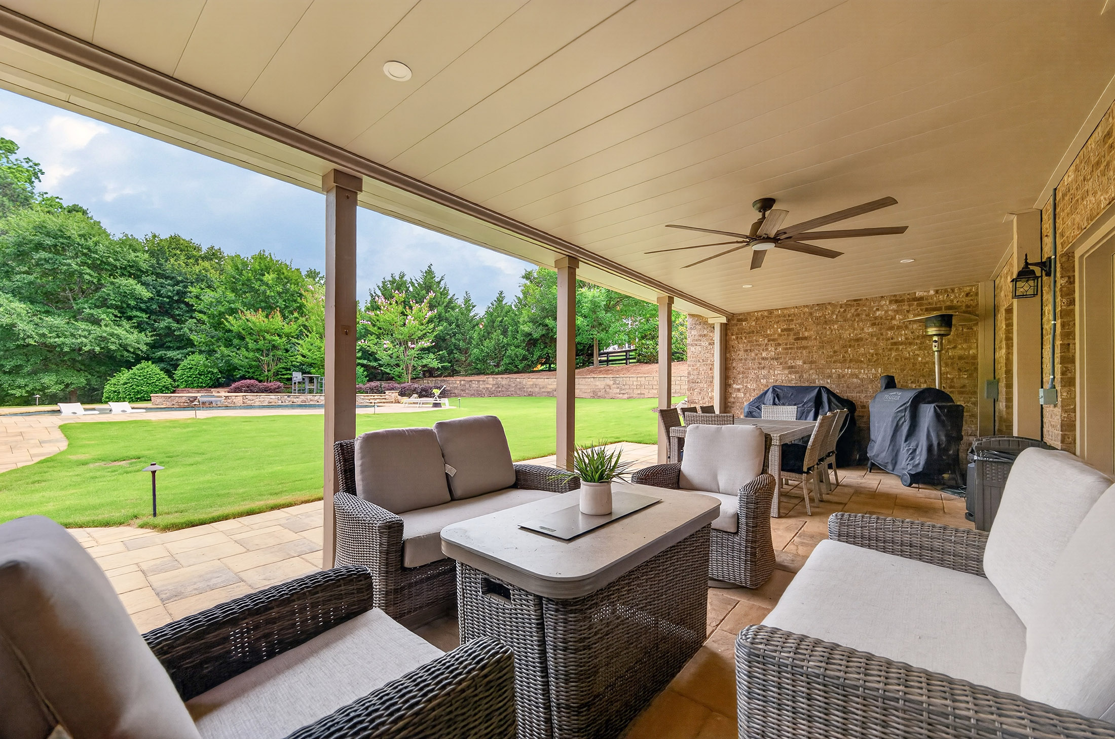  Nestled on a Quiet Cul-De-Sac Lot and Backing Directly to Birmingham Park - 物件實景