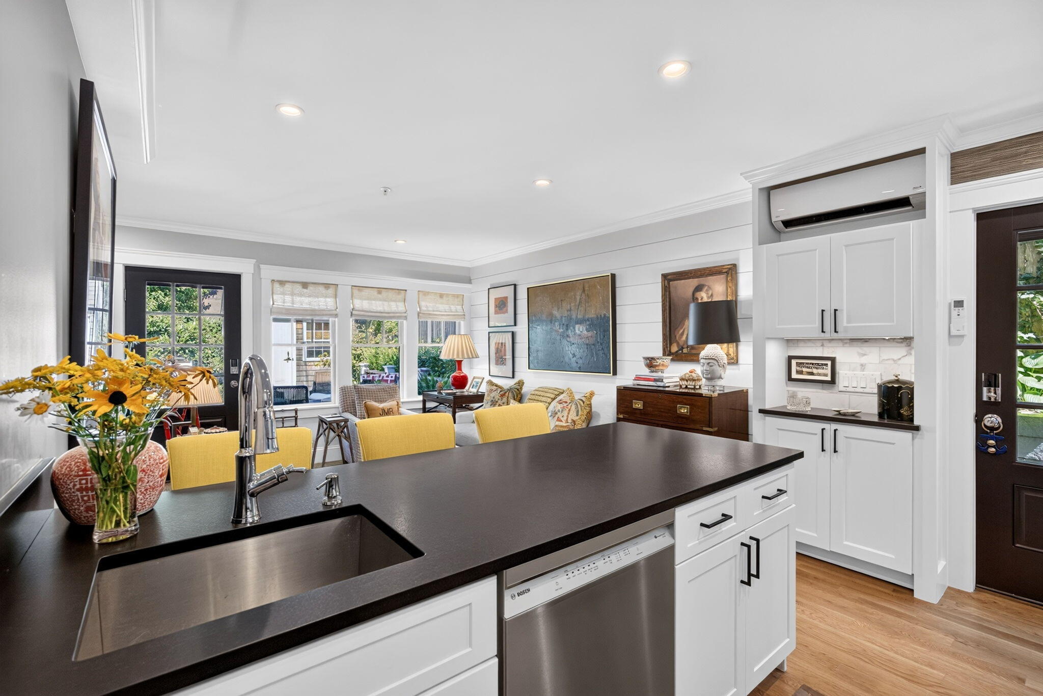  Designer Finishes, Private Yard & Deeded Parking - 物件實景