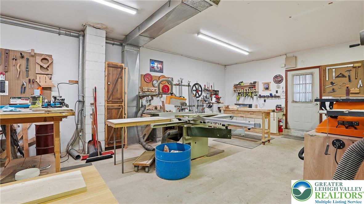 Allentown City, Pennsylvania, 18103, United States, 3 Bedrooms Bedrooms, ,2 BathroomsBathrooms,Residential,For Sale,1993437