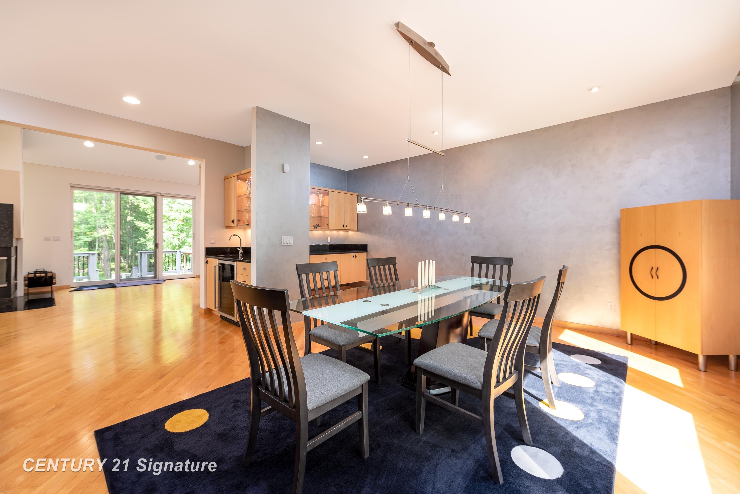 Midland, Michigan, 48642, United States, 4 Bedrooms Bedrooms, ,5 BathroomsBathrooms,Residential,For Sale,2019311