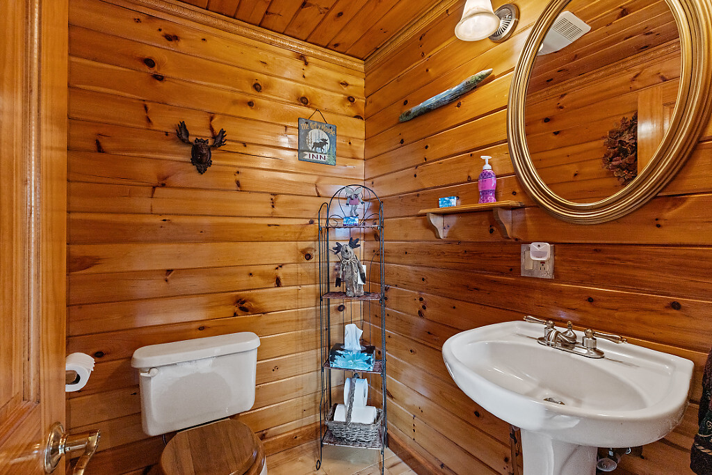 Liberty, Maine, 04949, United States, 2 Bedrooms Bedrooms, ,3 BathroomsBathrooms,Residential,For Sale,1838290