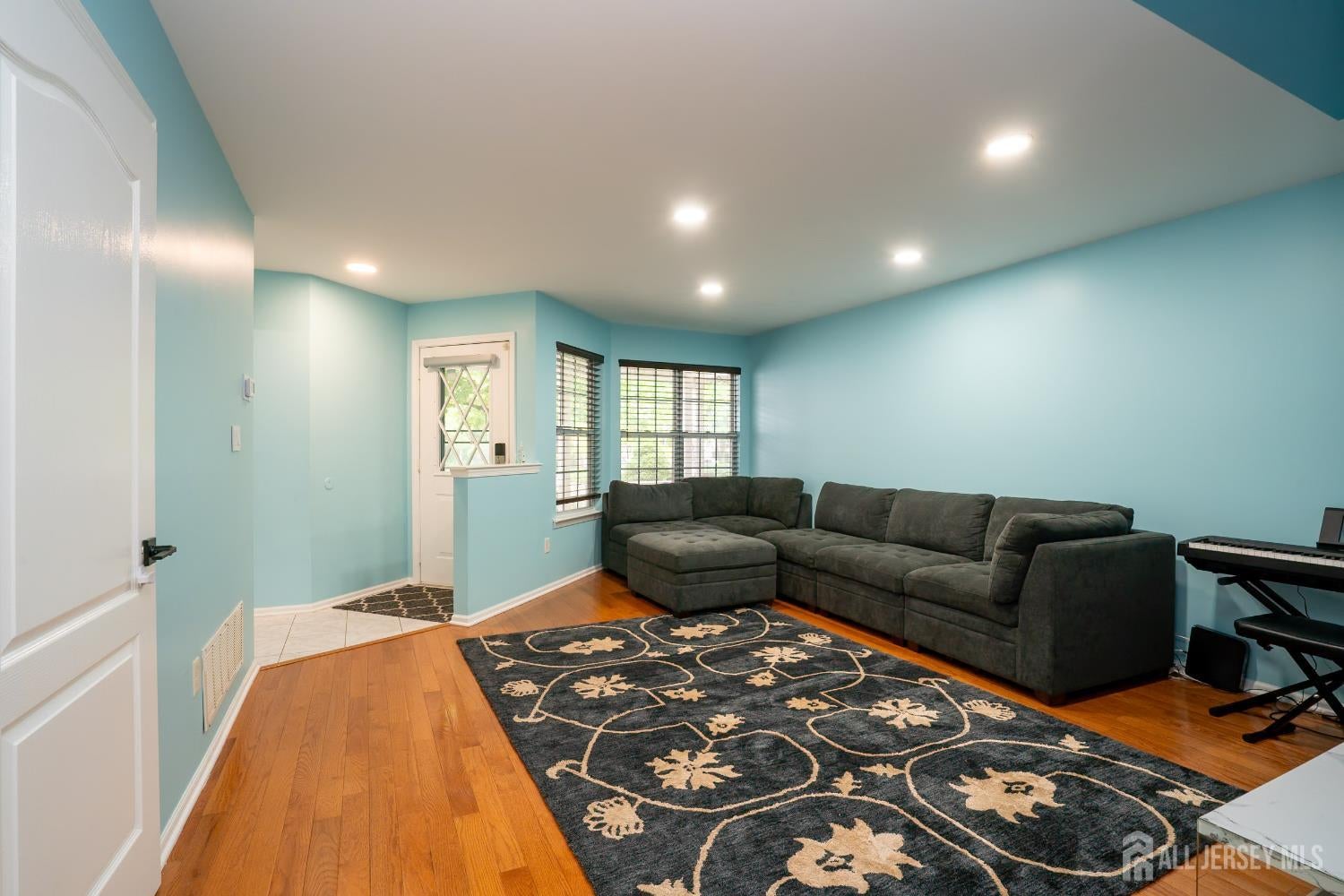 North Brunswick, New Jersey, 08902, United States, 3 Bedrooms Bedrooms, ,3 BathroomsBathrooms,Residential,For Sale,1982404