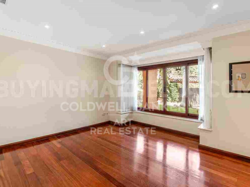 Marbella, Andalusia, ES, 5 Bedrooms Bedrooms, ,4 BathroomsBathrooms,Residential,For Sale,1804949