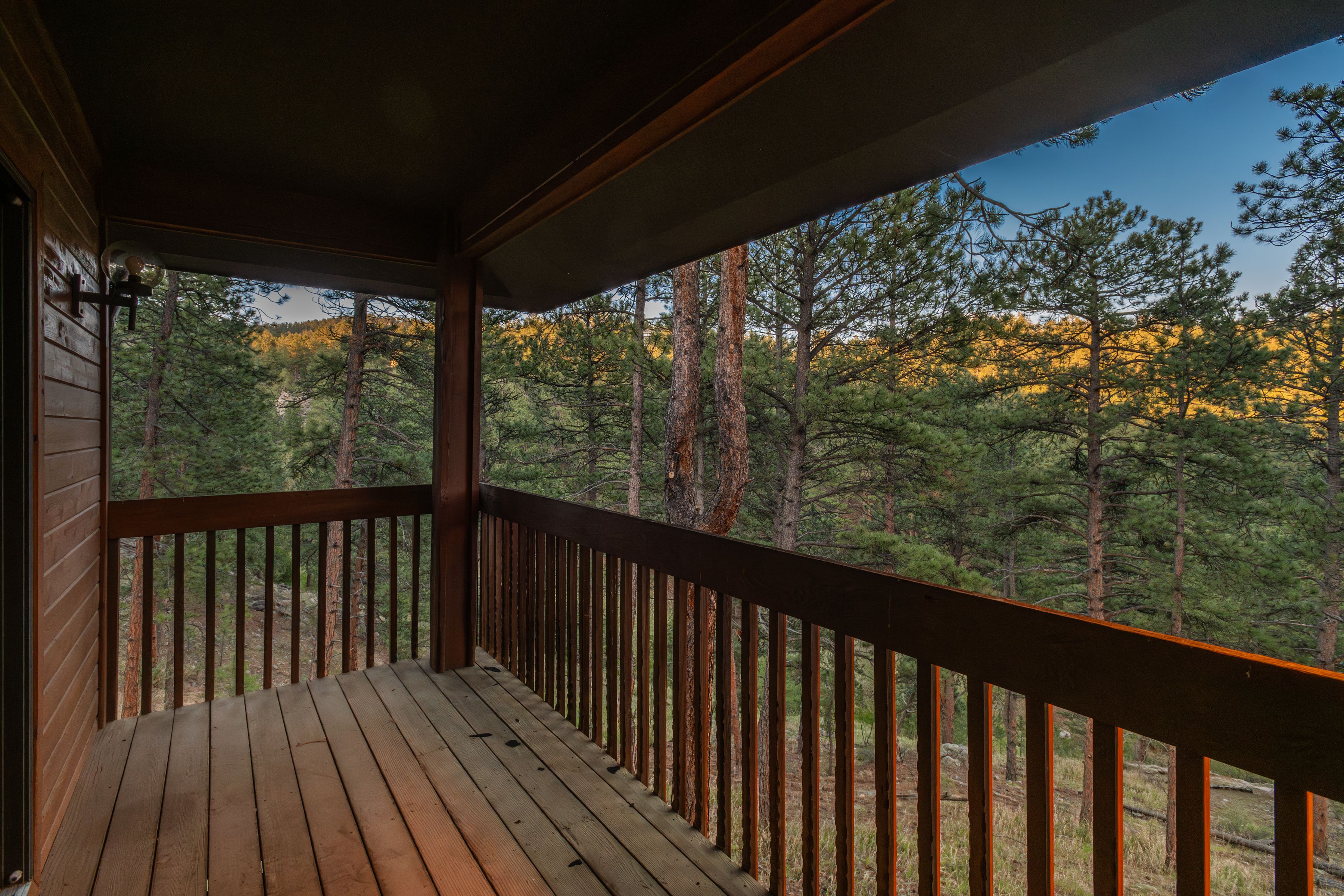  Ranch-style Custom Home on 1.16 Acre Sunny and Treed Lot in Genesee - 物件實景
