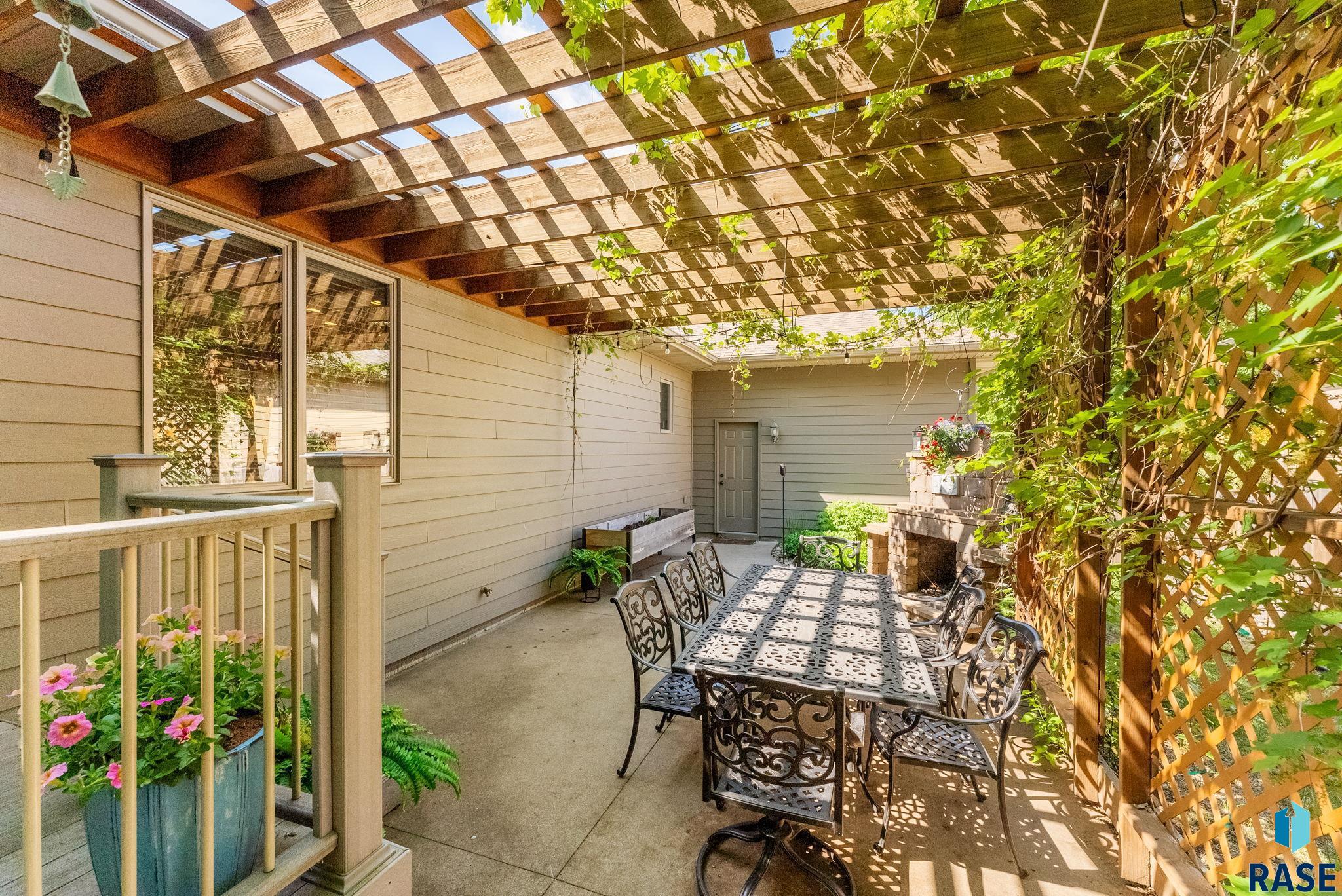 Sioux Falls, South Dakota, 57106, United States, 5 Bedrooms Bedrooms, ,3 BathroomsBathrooms,Residential,For Sale,1946502