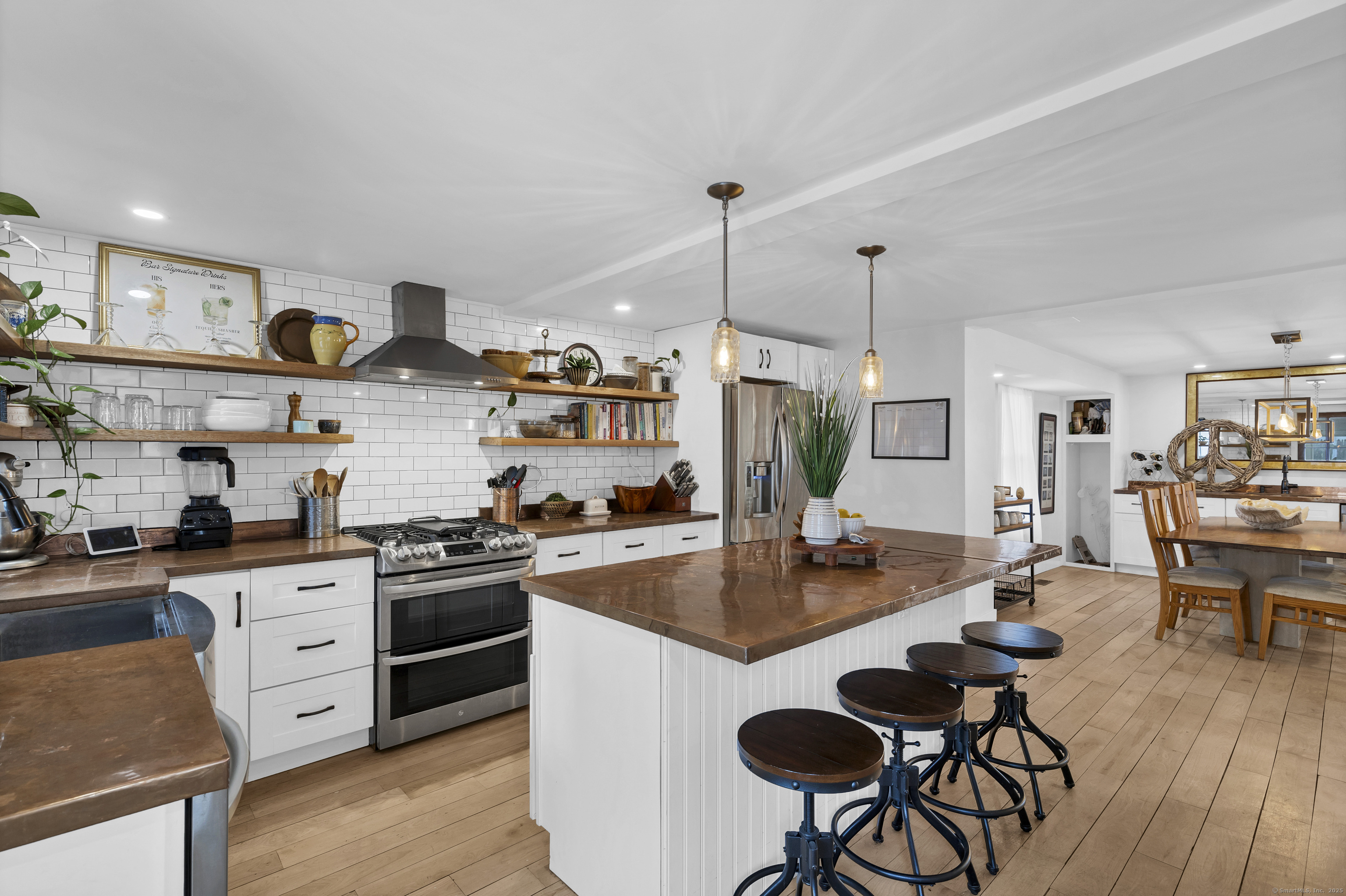Groton, Connecticut, 06340, United States, 3 Bedrooms Bedrooms, ,2 BathroomsBathrooms,Residential,For Sale,1928735