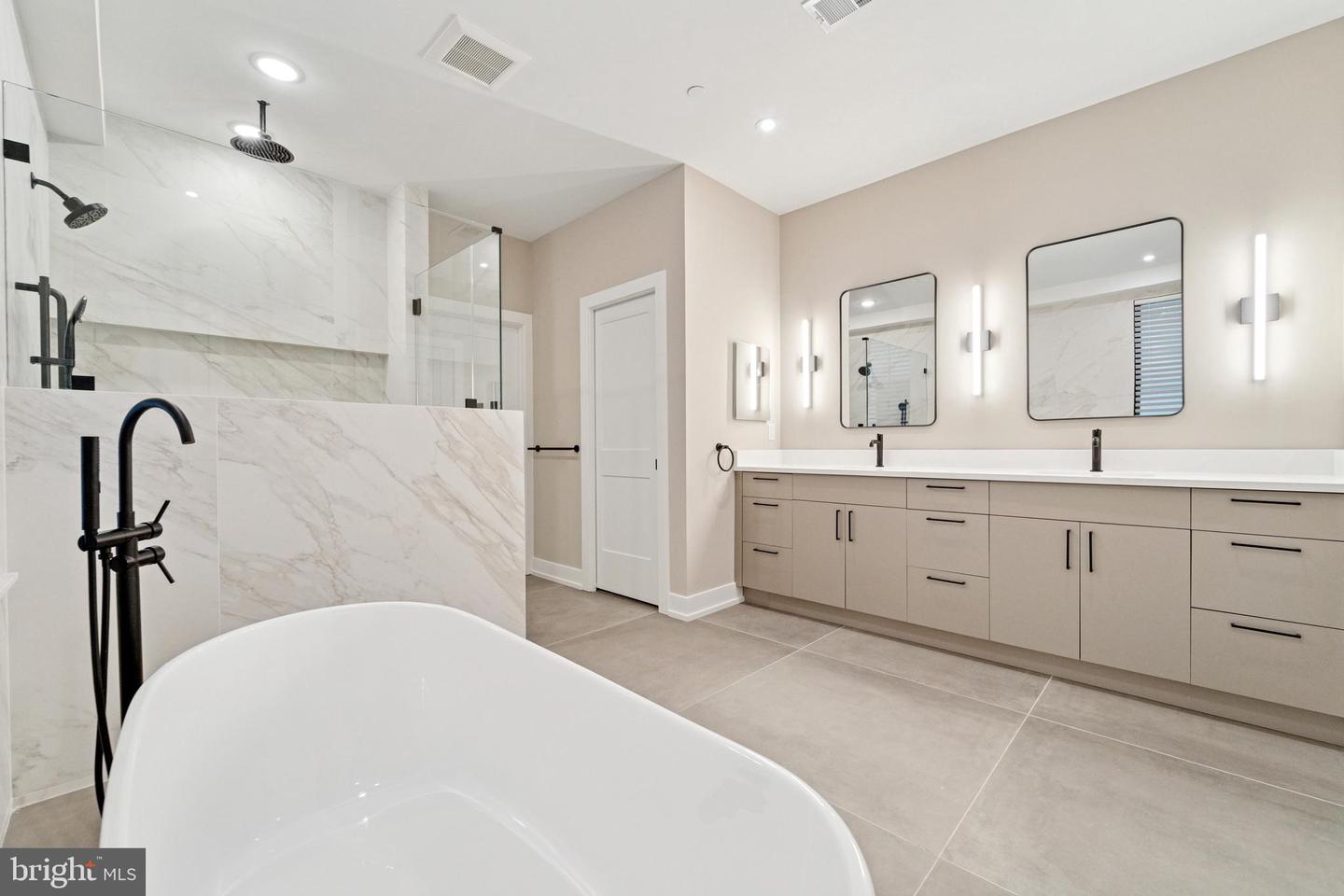 Philadelphia, Pennsylvania, 19128, United States, 4 Bedrooms Bedrooms, ,4 BathroomsBathrooms,Residential,For Sale,1941975