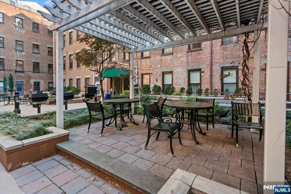 Jersey City, New Jersey, 07302, United States, 2 Bedrooms Bedrooms, ,2 BathroomsBathrooms,Residential,For Sale,1927201