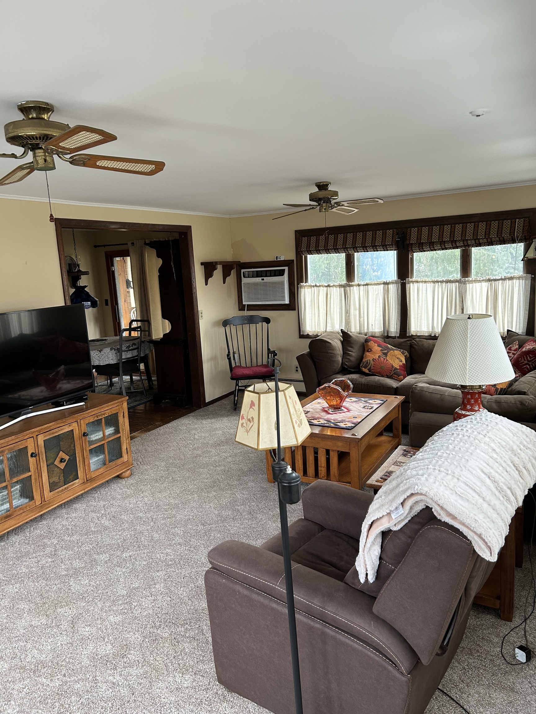 Milford, Connecticut, 06460, United States, 3 Bedrooms Bedrooms, ,2 BathroomsBathrooms,Residential,For Sale,1997476